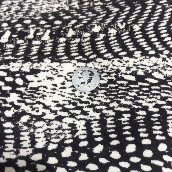 Lululemon Athletica Patterned Cropped Leggings - Picture 4 of 4